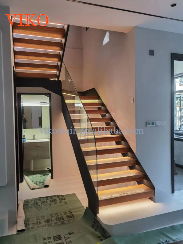 VIKO American Building Standard Oak Wooden Tread Modern Double Stringer Staircase