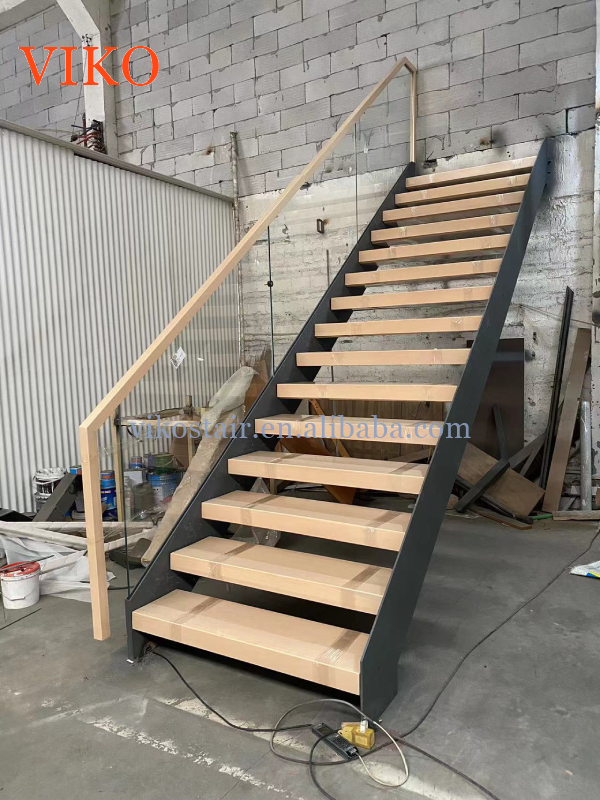 VIKO American Building Standard Oak Wooden Tread Modern Double Stringer Staircase