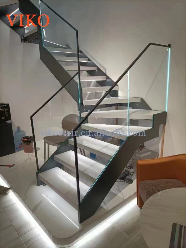 VIKO American Building Standard Oak Wooden Tread Modern Double Stringer Staircase 